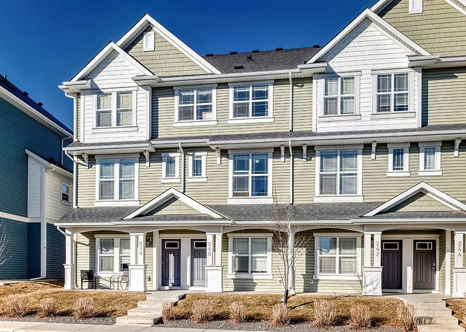 1st image of 240 Copperleaf Way SE