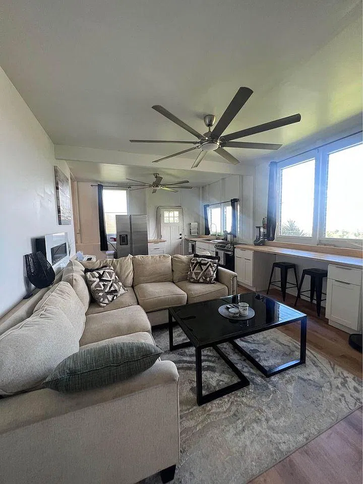 1748 Skyline Dr — Photo 2