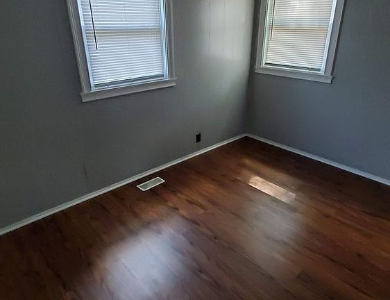 4th image of 2450 N Goodlet Ave