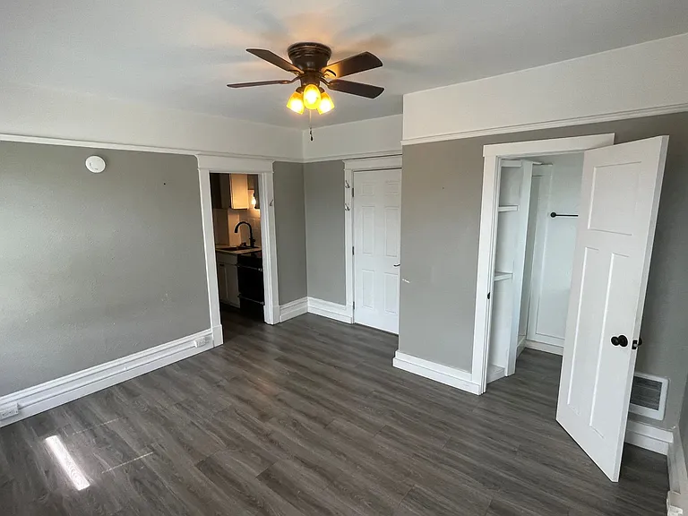 327 N 4th St #3 — Photo 7