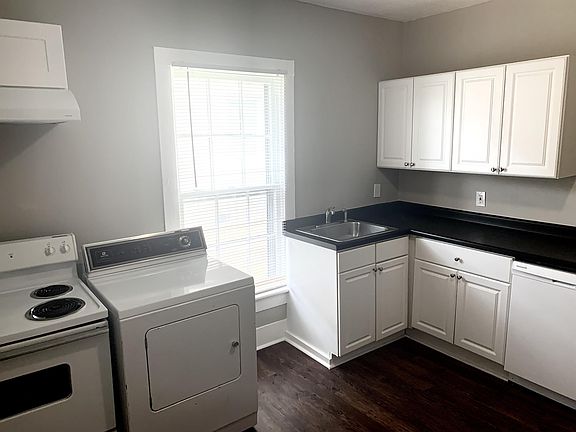 5th image of 6 Cromwell Ave APT B