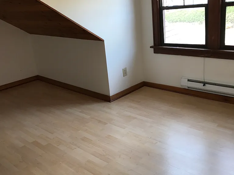 Upstairs west bedroom bed nook