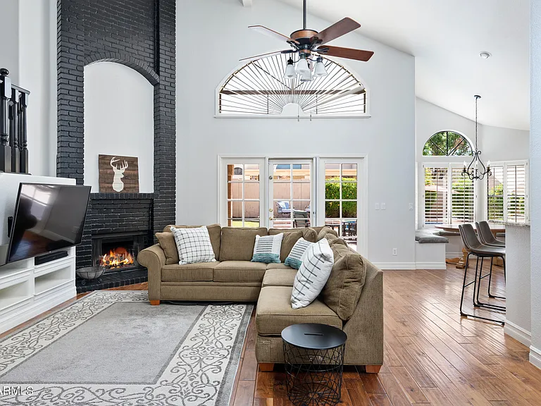 1660 W Honeysuckle Ln — Photo 5