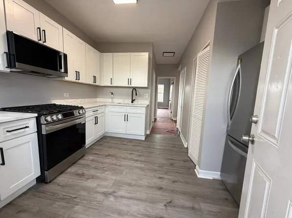 907 W 64th St APT 3, Chicago, IL 60621