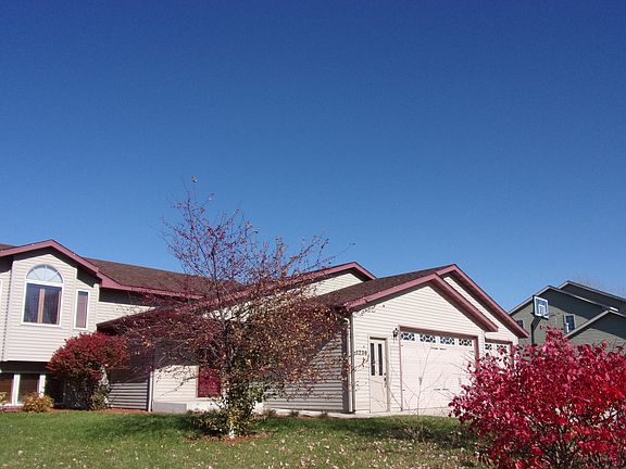 2nd image of 1236 Bellflower Ln NE
