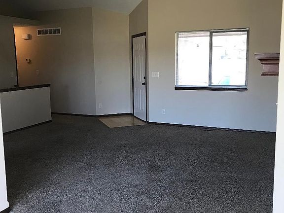 Living room - Brand new carpet coming 1/17/20