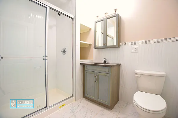 Rented by null | media 82