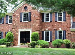 12001 Holly Crest Ct, Great Falls, VA 22066