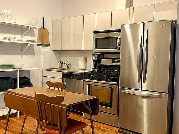 2nd image of 708 Lorimer St #1L