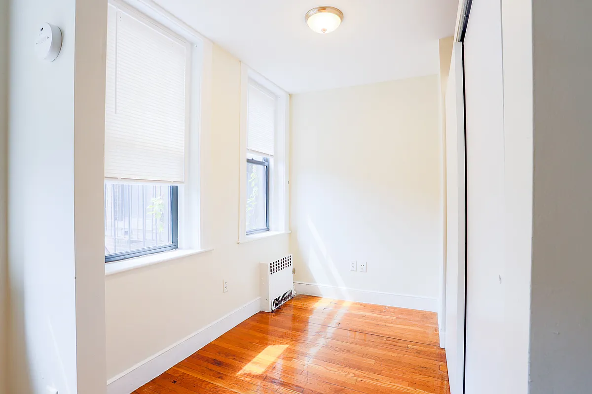Building Photo - 58 Queensberry St #15