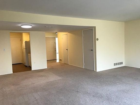 3rd image of 609 Watersedge Ct