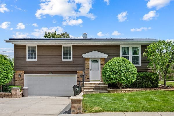 1st image of 318 Hillcrest Dr