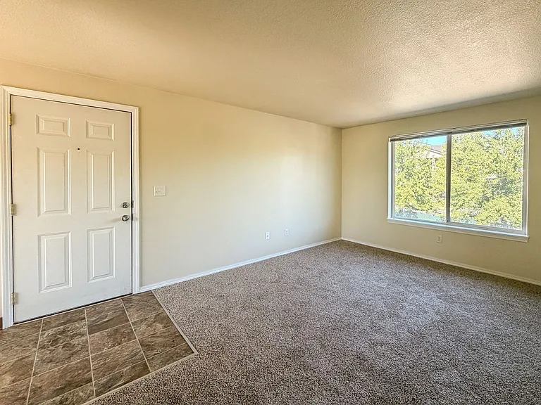 465 E Ellendale Ave — Photo 22