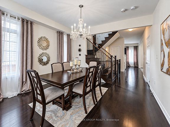 3rd image of 19 Crombie St