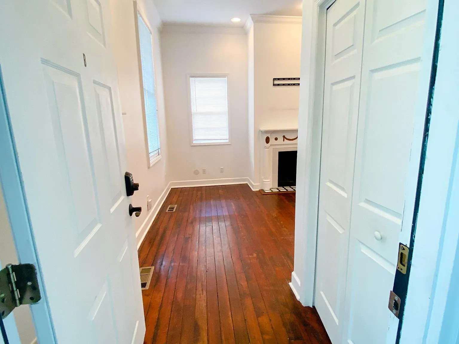 2 bed, 1100 sqft, $1,900 — Photo 3