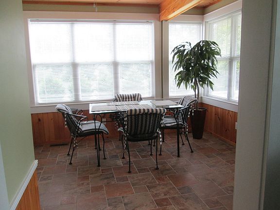 Breakfast/sun room