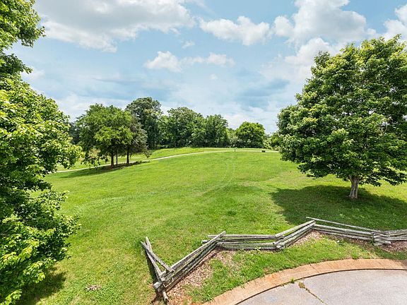 245 Grey Feather Rd 042