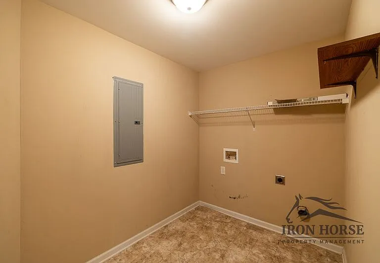285 Finch Way — Photo 7