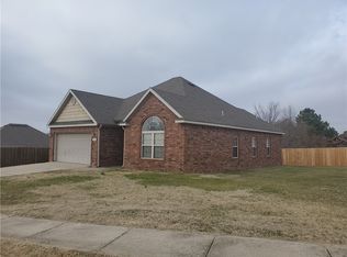 1311 Cannondale Dr, Fayetteville, AR 72704