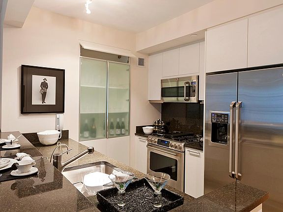 4th image of 330 W 39th St APT 11F