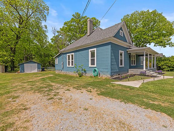 2nd image of 803 Cove Rd