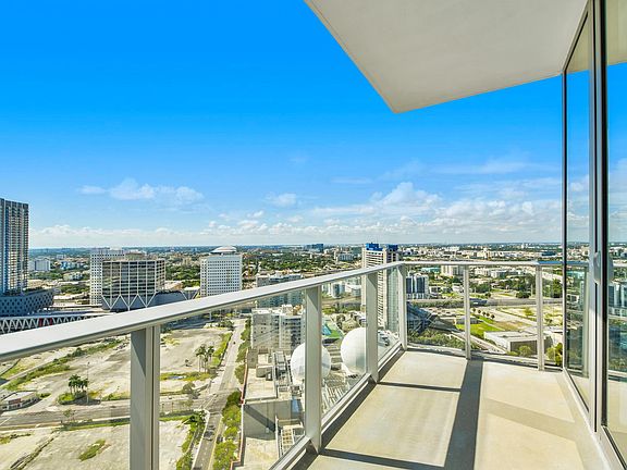 4th image of 851 NE 1 Ave #4501
