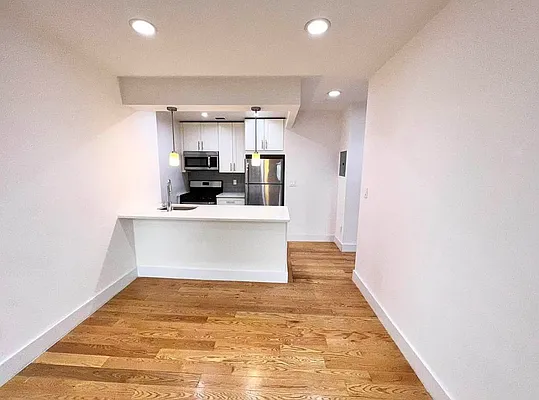 Rented by EastMount Realty LLC | media 2