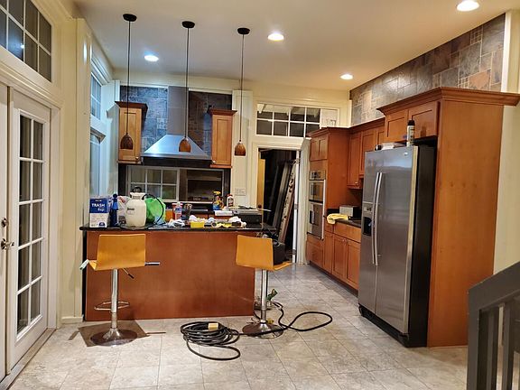From the dining area to kitchen