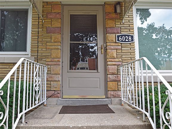 2nd image of 6028 N Artesian Ave
