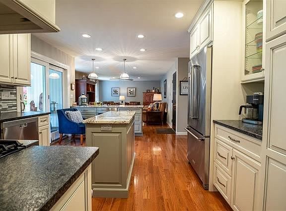 5th image of 4940 Elmira Dr