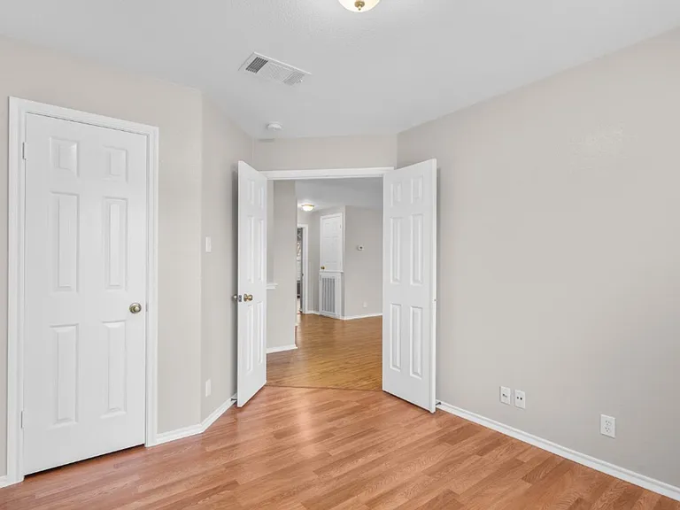 905 Lodosa Dr — Photo 18