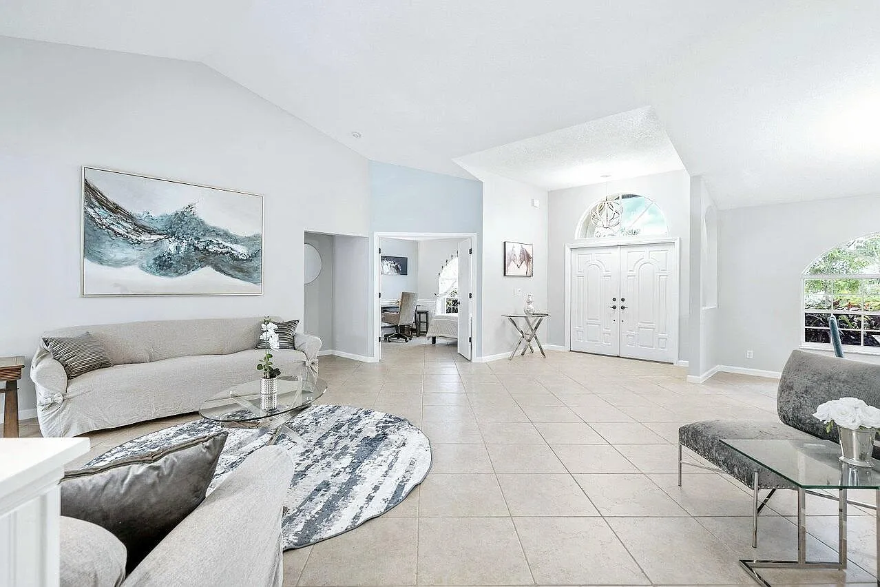 4 bed, 2.0 bath, 2218 sqft, $6,999 — Photo 2