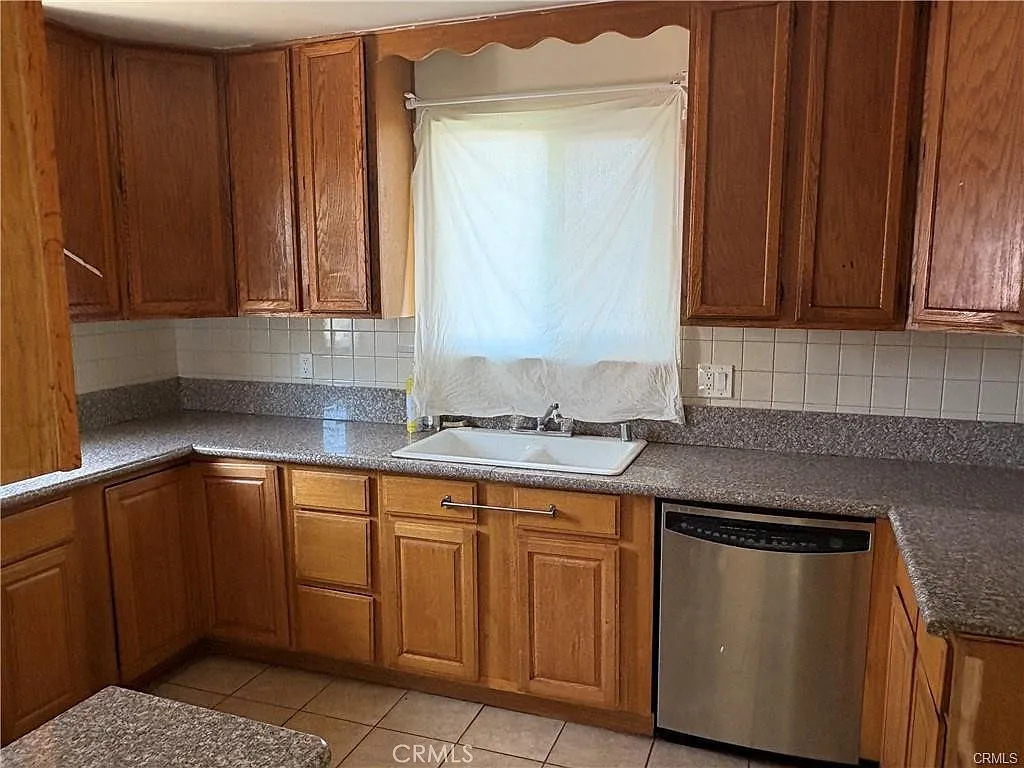 3 bed, 1181 sqft, $2,300 — Photo 3