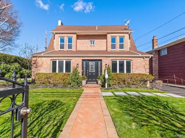 348 Mulry Lane, Lawrence, NY 11559