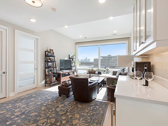 3rd image of 9 Somerset Ln Unit 414