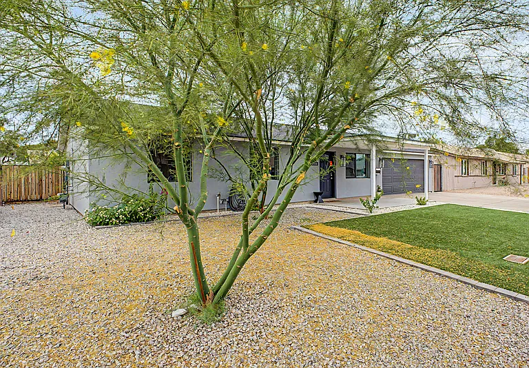 3701 E Ludlow Dr — Photo 21