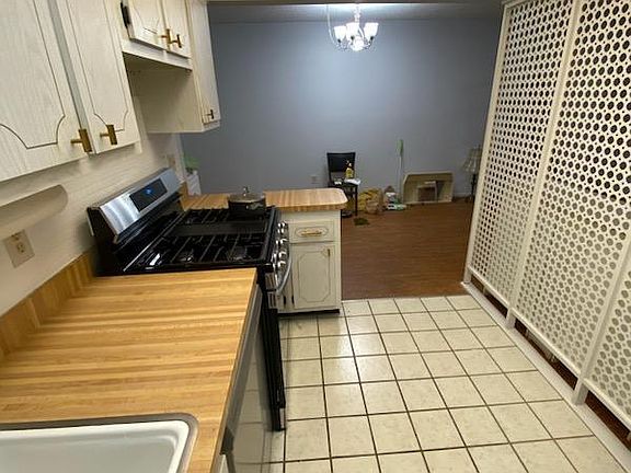 Ceramic tile floor
