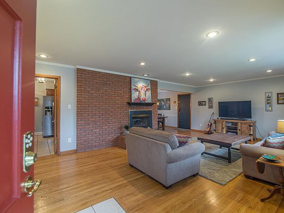 2nd image of 3240 Kioka Ave