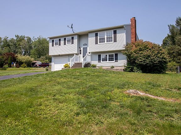 4th image of 36 Castle Dr