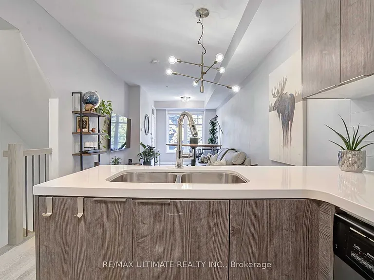 140 Broadview Ave #30 — Photo 16