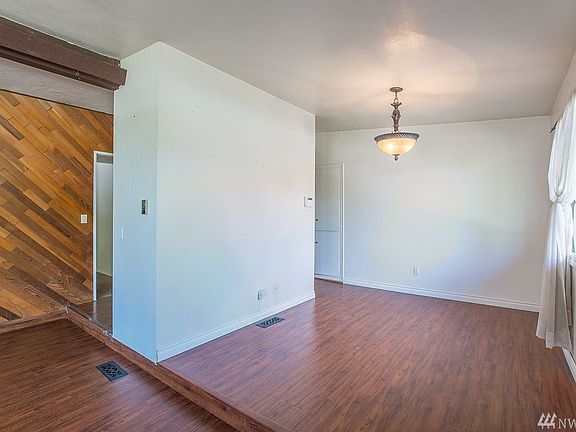 4th image of 1327 Terrace Dr