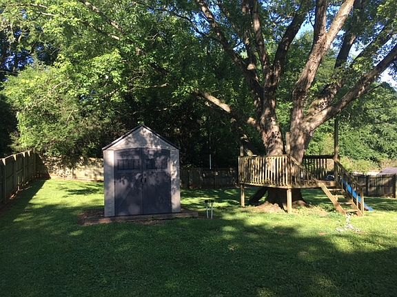 4th image of 2906 Sarah Dr