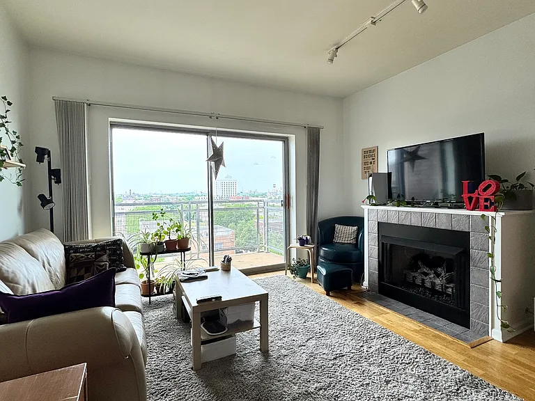 100 N Hermitage Ave #702 — Photo 9