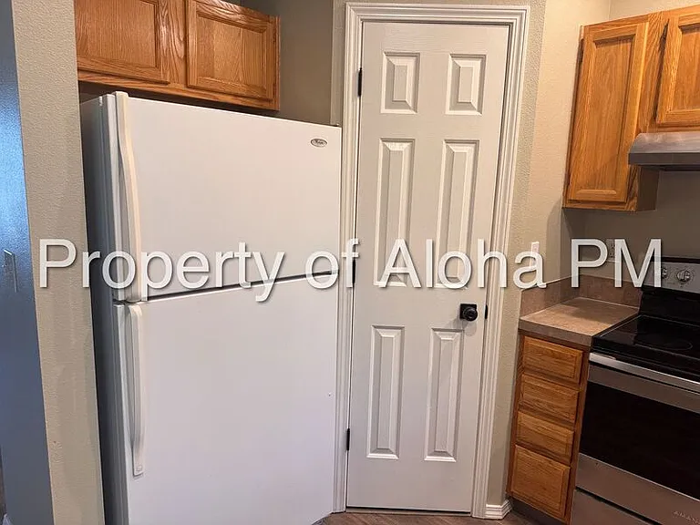 10795 W Susan St — Photo 7