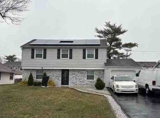 15 Midfield Ln, Willingboro, NJ 08046