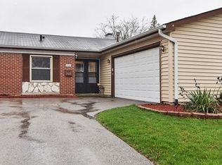 205 Gayle Ct, Streamwood, IL 60107