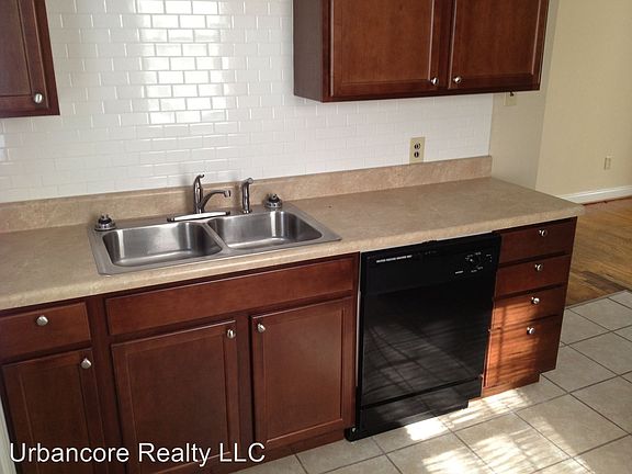 3rd image of 1533 Carlisle Ave