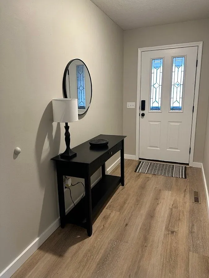 Furnished - All Utilities Paid! Large 3/4 Bed|3 Bath, Bonus Kitchenette/Plus Office- flexible Lease — Photo 3