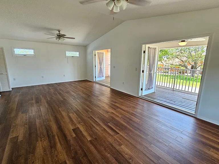 341 Bayshore Dr — Photo 30