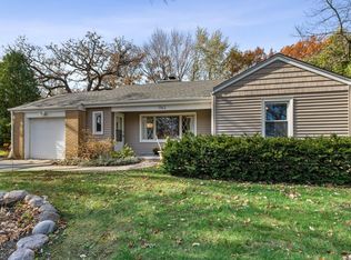 1162 Lomond Dr, Mundelein, IL